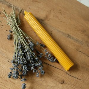 Tradicinė ir natūrali bičių vaško žvakė iš Urbanbee.lt bityno